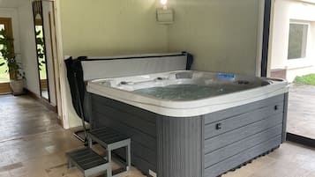 Bain à remous intérieur