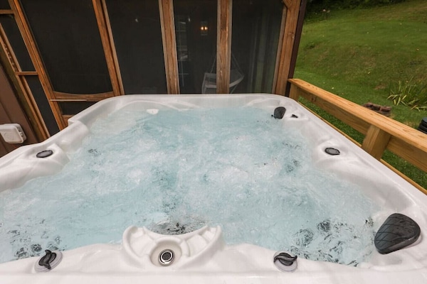 Tina de hidromasaje al aire libre