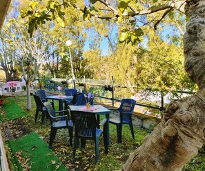 Outdoor dining - Relaxation in the countryside, house surrounded by greenery, 4 km from the sea (Lazio)
