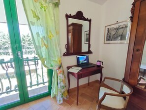 Interior - Relaxation in the countryside, house surrounded by greenery, 4 km from the sea (Lazio)
