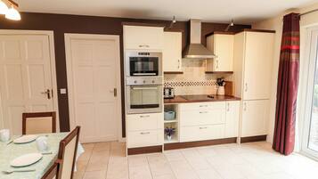 Fridge, dishwasher, cookware/dishes/utensils