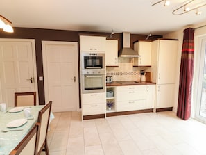 Fridge, dishwasher, cookware/dishes/utensils