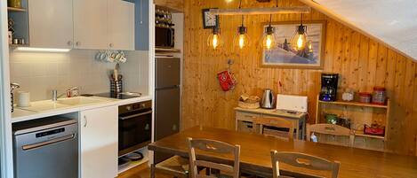 Kühlschrank, Mikrowelle, Geschirrspüler