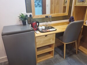 Quarto casal ou duplo luxo, sacada | Café e/ou cafeteira