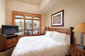 1 Schlafzimmer, Schreibtisch, Bügeleisen/Bügelbrett, Reisekinderbett