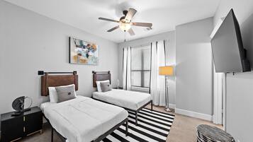 3 bedrooms, desk, iron/ironing board, free WiFi