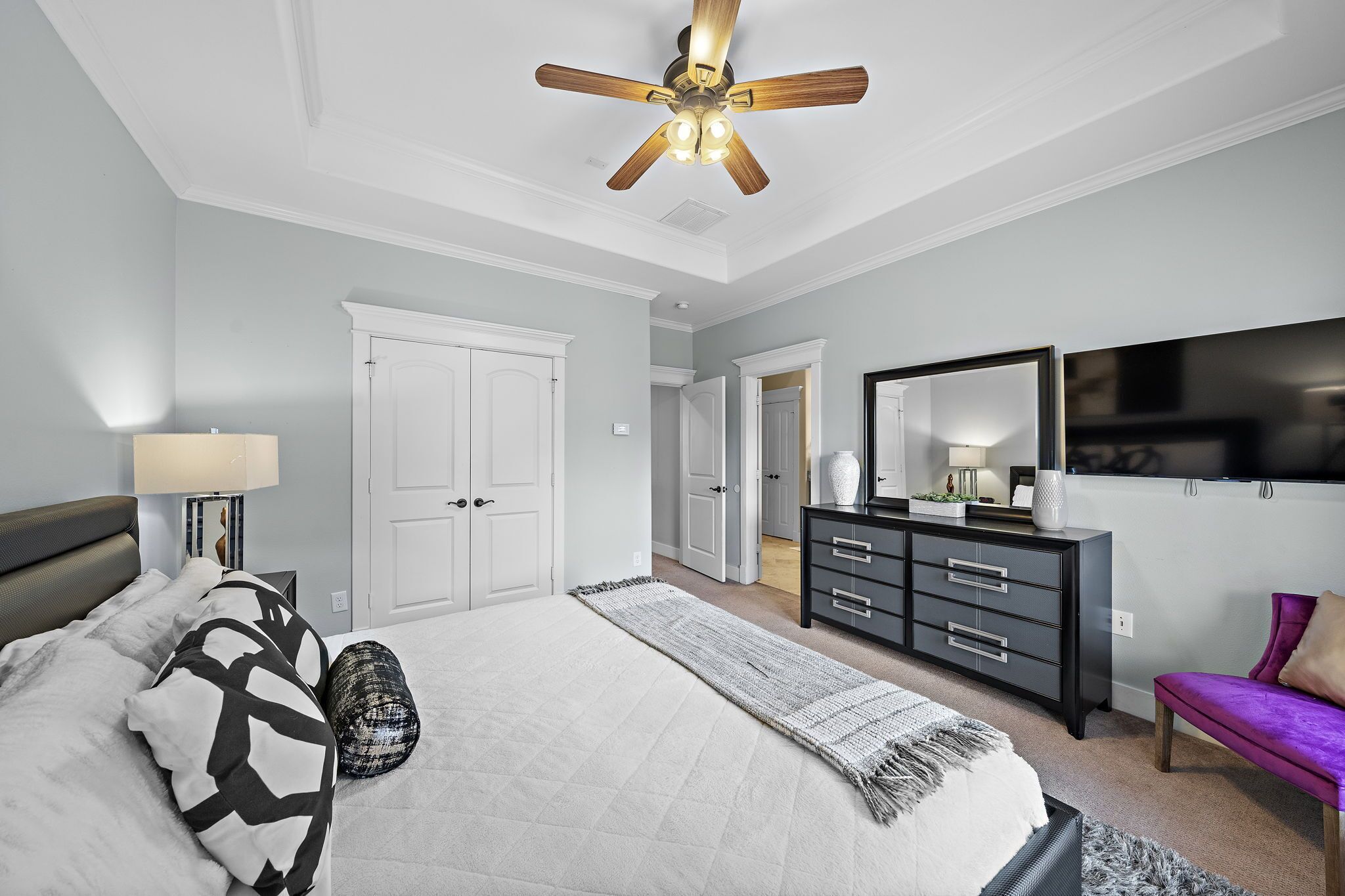 3 bedrooms, desk, iron/ironing board, free WiFi