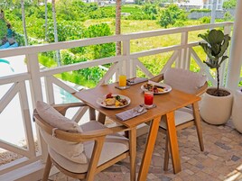 Desayuno completo todos los días (con cargo)