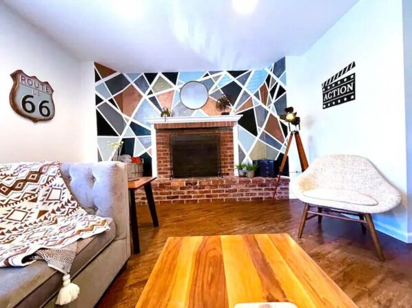 Smart TV, fireplace