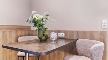 Comfort Triple Room | In-room safe, laptop workspace, blackout drapes