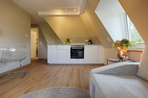 Cafetera expreso, tetera/pava eléctrica, utensilios de cocina