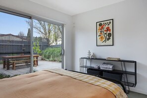 2 bedrooms, desk, iron/ironing board, free WiFi