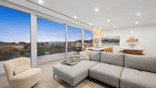 Casa Lux -  Breezy home in the township of Aireys Inlet on the Great Ocean Road sleeps 15, making it