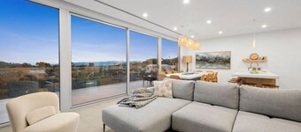 Casa Lux -  Breezy home in the township of Aireys Inlet on the Great Ocean Road sleeps 15, making it