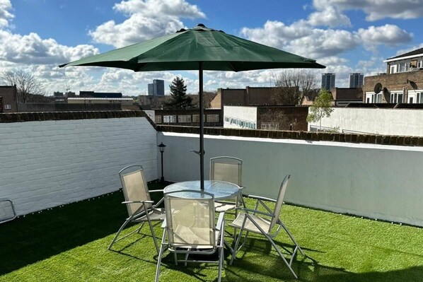 تناول الطعام بالخارج