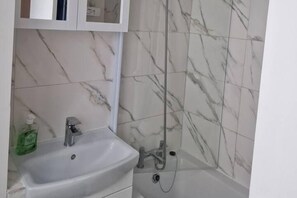 Douche, serviettes fournies