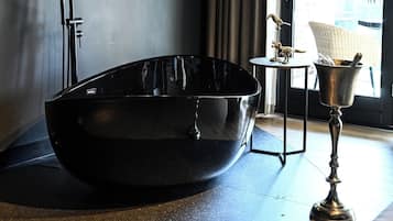 Royal Suite | Bathroom | Deep soaking tub, hair dryer, towels