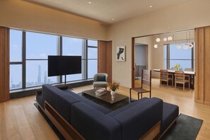 Deluxe Suite, City View | Down comforters, free minibar, in-room safe, desk - Artyzen NEW BUND 31 Shanghai (Shanghai)