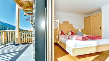 1 bedroom, in-room safe, desk, travel crib