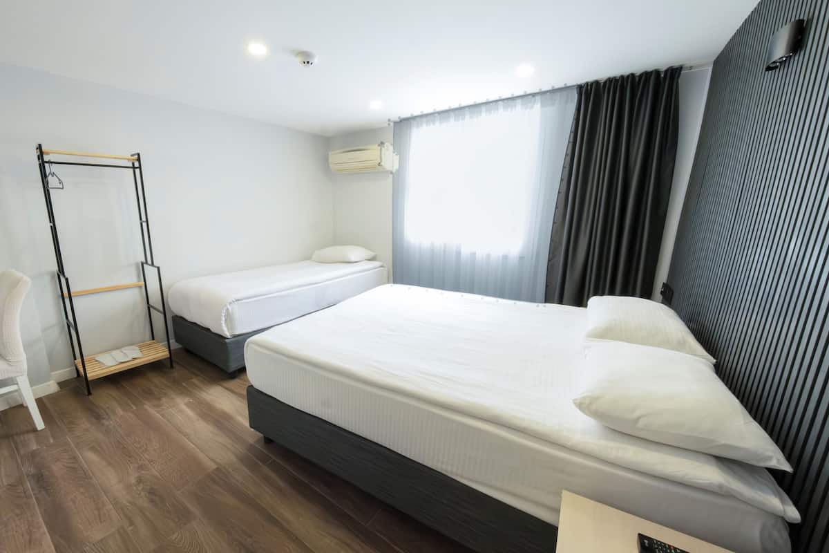 Phòng 3 cơ bản | Bộ đồ giường cao cấp, minibar, màn/rèm cản sáng, phòng cách âm