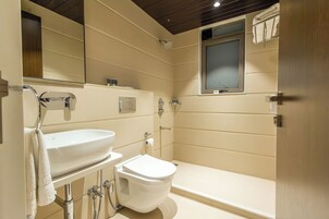 Shower, free toiletries, bidet, soap