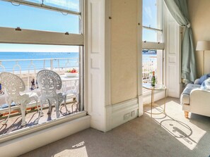 Interior - 123 On The Sea (Weymouth)
