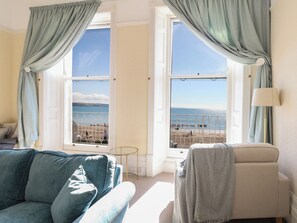 Living area - 123 On The Sea (Weymouth)
