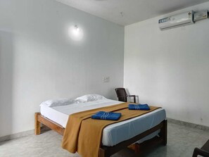 Kamer, 1 twee- of 2 eenpersoonsbedden | Geluiddichte muren, gratis wifi