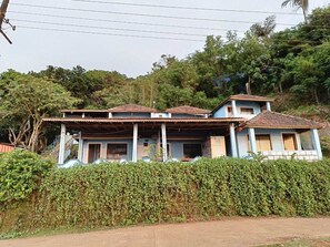 ด้านหน้าที่พัก