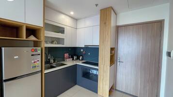 Fridge, microwave, stovetop, electric kettle