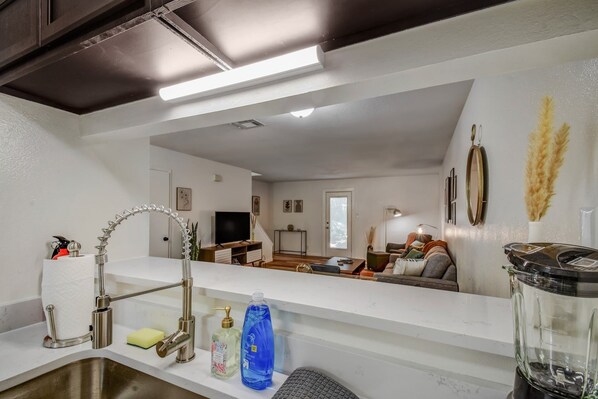 Televisión y oficina 