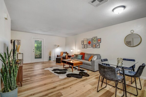 Interior - Ideal Midterm Escape with Cozy Comforts (San Antonio)