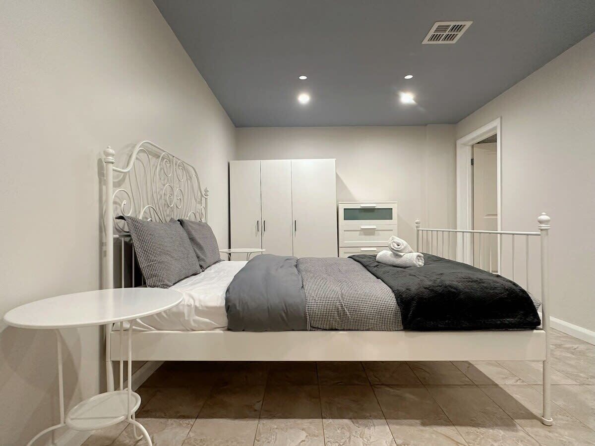 5 bedrooms, iron/ironing board, travel cot, WiFi