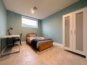 5 makuuhuonetta, silitysrauta/-lauta, vauvan matkasänky, Wi-Fi