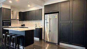 Fridge, microwave, oven, dishwasher