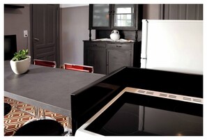 House, 3 Bedrooms, Terrace, City View | Dining