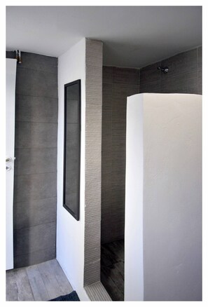 House, 3 Bedrooms, Terrace, City View | Bathroom