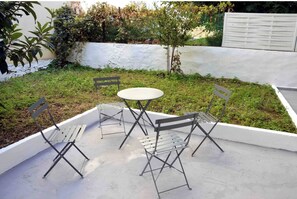 House, 3 Bedrooms, Terrace, City View | Outdoor dining