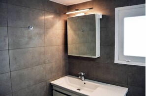 House, 3 Bedrooms, Terrace, City View | Bathroom