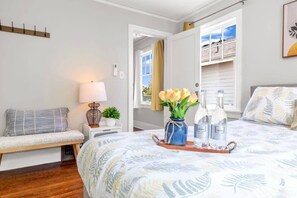 3 bedrooms, desk, cots/infant beds, WiFi