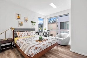 3 habitaciones, escritorio, tabla de planchar con plancha y wifi 