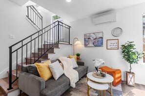 Fernseher, Kamin, Arbeitsbereiche