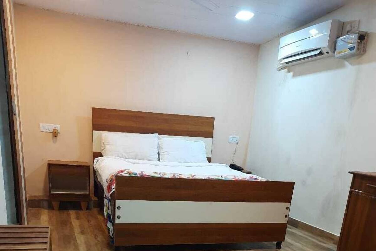 Laptop workspace, blackout curtains, iron/ironing board, rollaway beds
