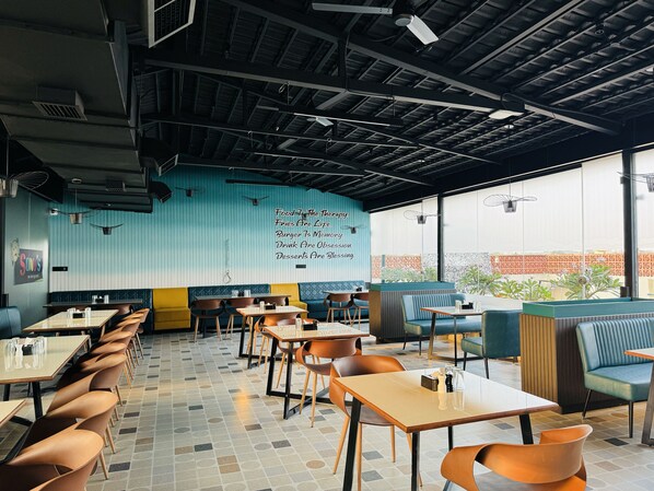 Restaurant - Hotel Tirth by Sonu Cafe (Ujjain)