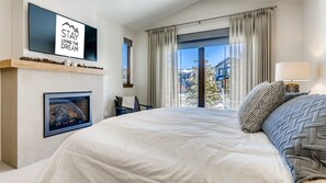 3 habitaciones, tabla de planchar con plancha, wifi y ropa de cama 