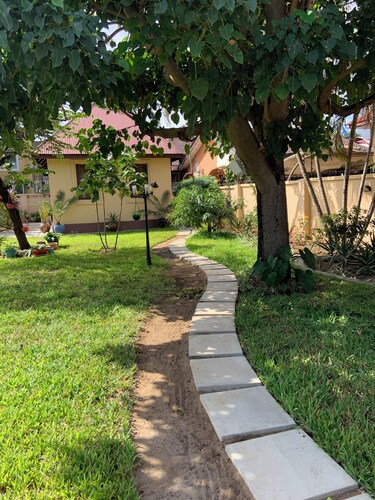 10-minute walk to the beach! 2-bed house with a kitchen and bathroom.