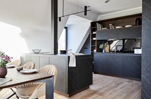 Refrigerador con freezer, horno, placa de cocina, lavavajillas