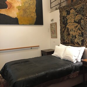 1 chambre, fer et planche Ă repasser, Wi-Fi gratuit, draps fournis