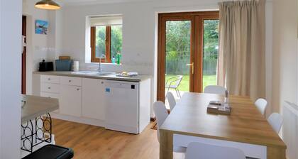 Railway View - a house that sleeps 6 guests in 3 bedrooms