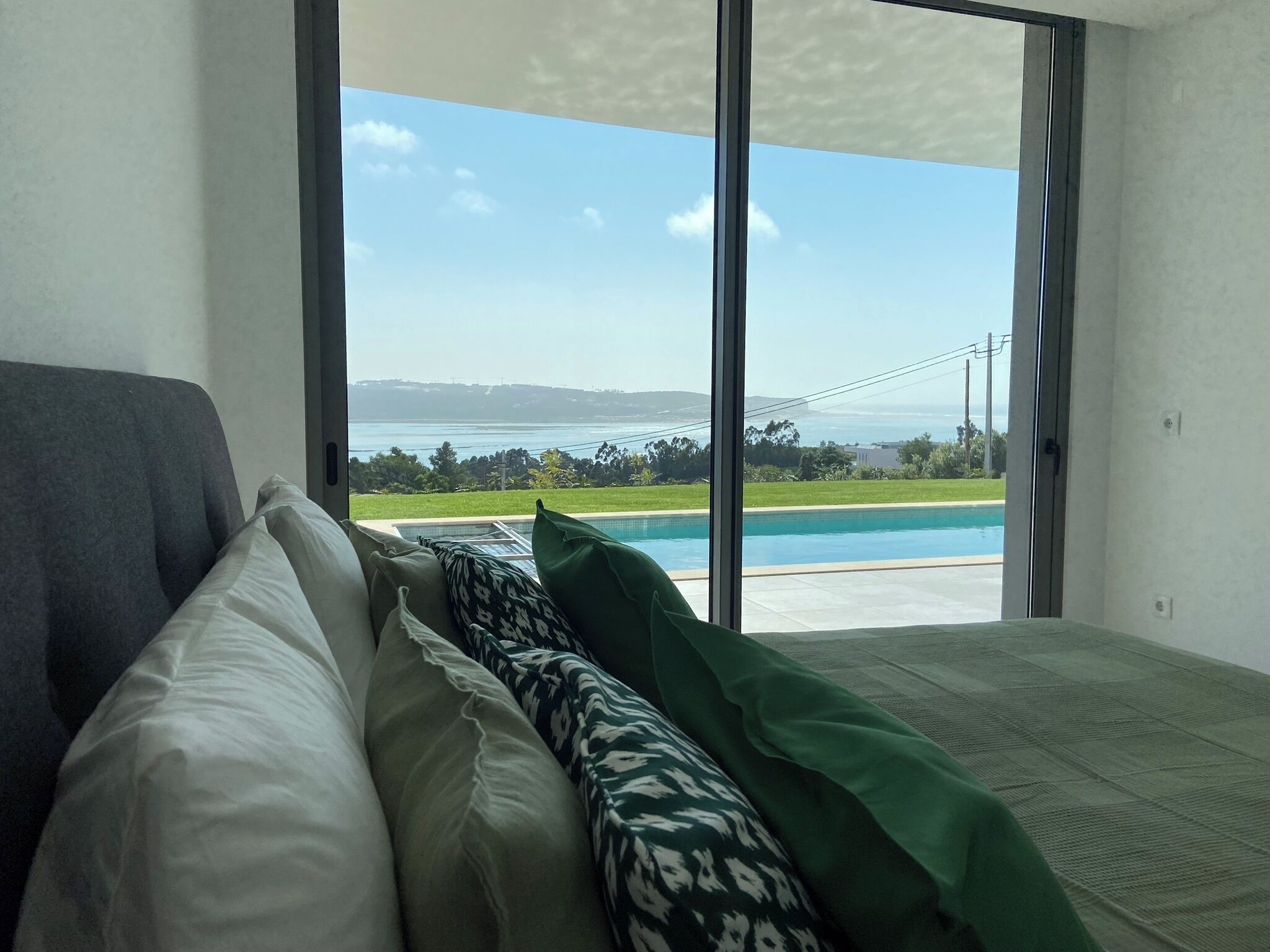 4 bedrooms, in-room safe, desk, iron/ironing board